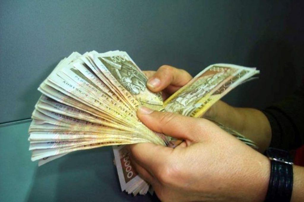 Shtrëngim për zyrat e këmbimit valutor, nuk do të lejohen veprime cash për më shumë se 1 mln lekë